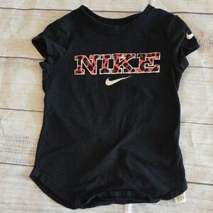 Nike Black Short Sleeve Tee with Iconic Logo